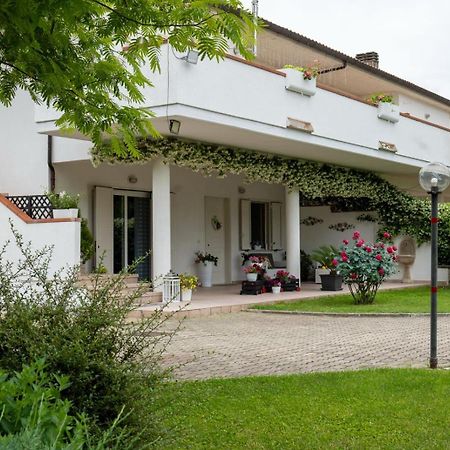 Parco Delle Rose Villa Сулмона Екстериор снимка