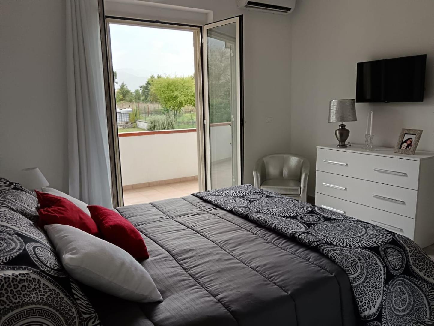 Parco Delle Rose Villa Сулмона Екстериор снимка