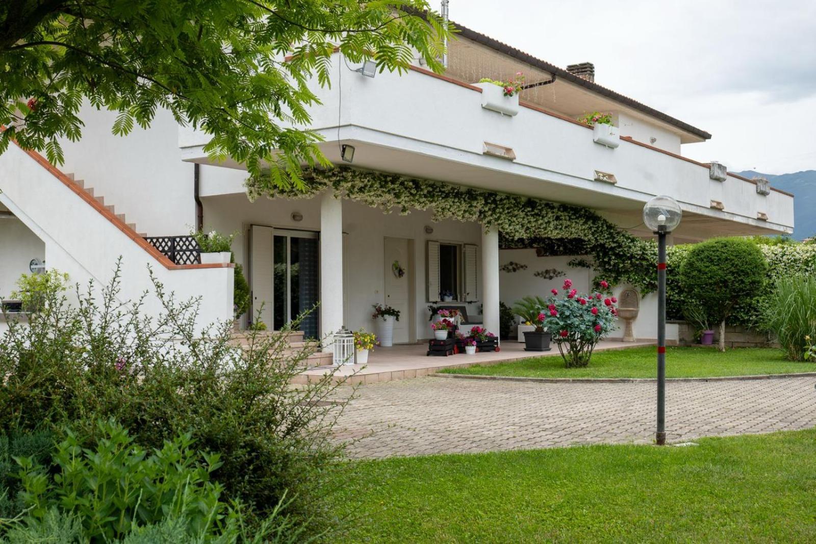 Parco Delle Rose Villa Сулмона Екстериор снимка
